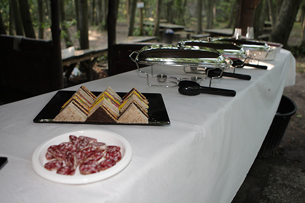 Commandez un buffet haut de gamme directement sur le terrain de paintball de Paris